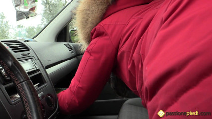 Foot Fetish HD: Petra revving with her feet