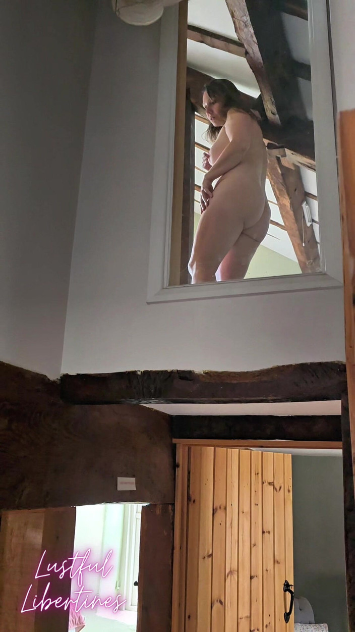 Lustful Libertines: Atrapé a mi hermanastro pervertido masturbándose mientras me cambiaba