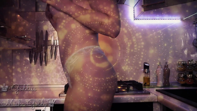 Goddess Misha Goldy: Dein Leben ist viel besser, wenn du schnüffelst und wichst!...