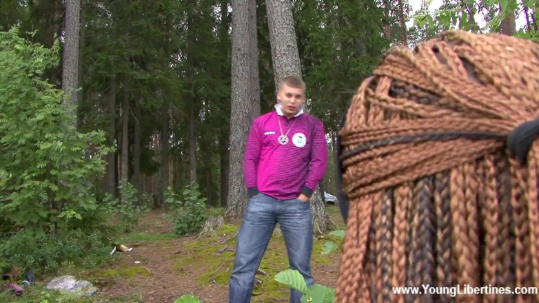 Young Libertines: Nudistická teenagerka tvrdě šuká