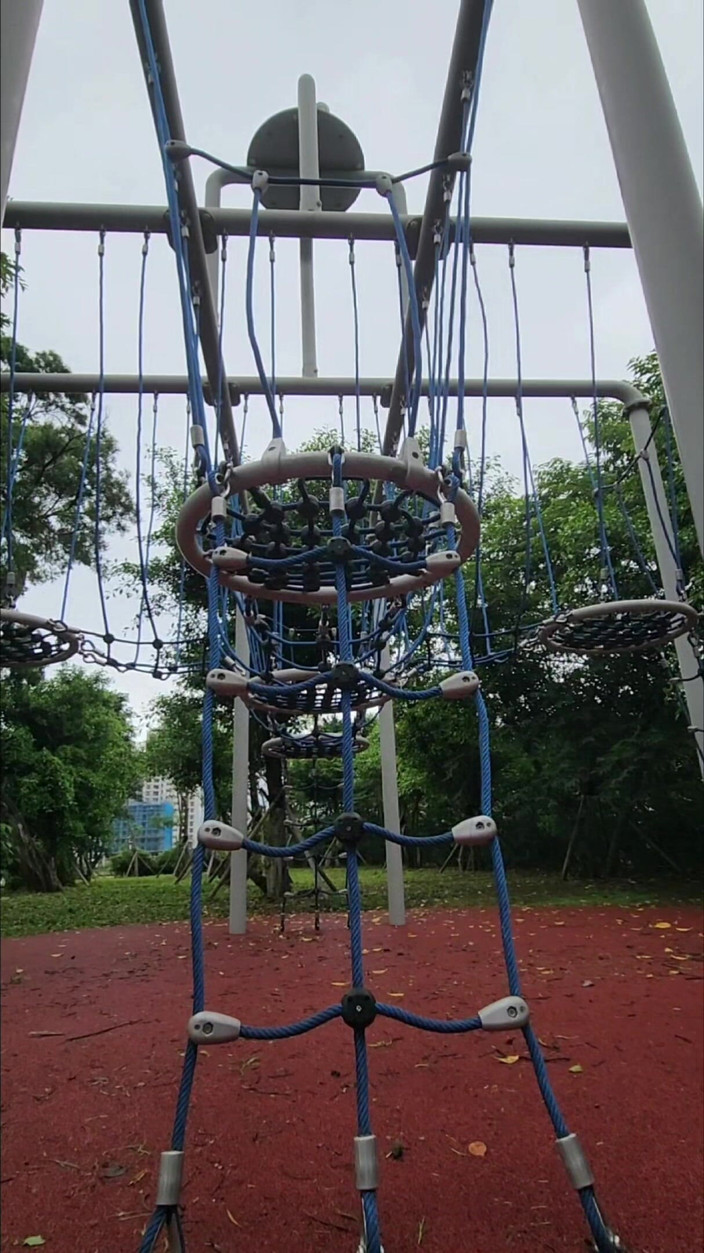 NotAFuta: 공원에서 메이드 노출증