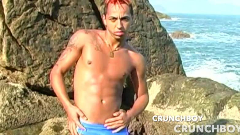 Gaybareback: 해변에서 엑시브를 위해 바레백을 따먹는 섹시한 라틴계 소년 두 명