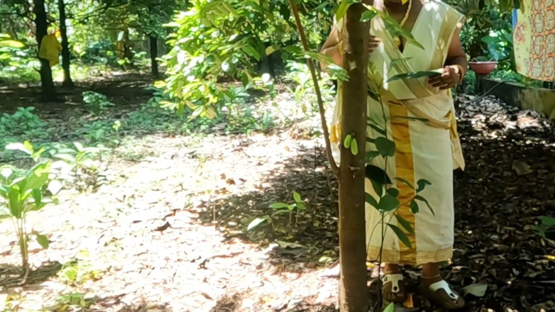 Anne Ipe: Mundu ชุดดั้งเดิมสไตล์ Kerala, สาวแก้ผ้าเอาท์ดอร์เปิดโปงหุ่นเปลือยเซ็กซี่ของเธอ