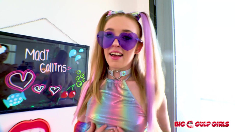 Top Web Models: Fantastiska små bröst petite Madi Collins het förstapersonsvy avsugning