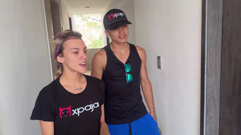 CatalinaPalvin: Моя маленька сусідка користується тим, що рогоносця моєї дружини немає, щоб дати мені свою смачну дупу.