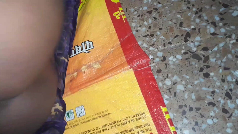 xxxking: Wanita desi India berkongkek romantis - video penuh