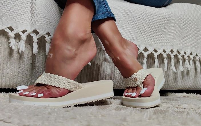 Goddess Lena: I miei piedi in piattaforma beige scivola
