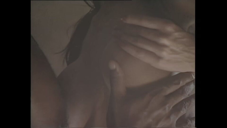 Inthe MILF room: सुंदर एमआईएलए और जंगली