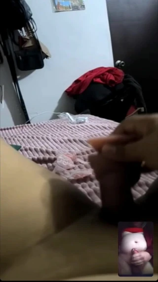 Шлюха с новой игрушкой наслаждается хорошо