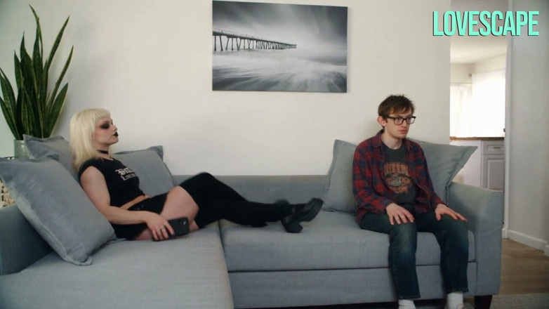 Lovescape: Goth Babe znajduje sekret Halloween Stepbro i chce kolei