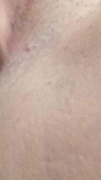 Crème de chatte étroite et délicieuse sur un vibromasseur