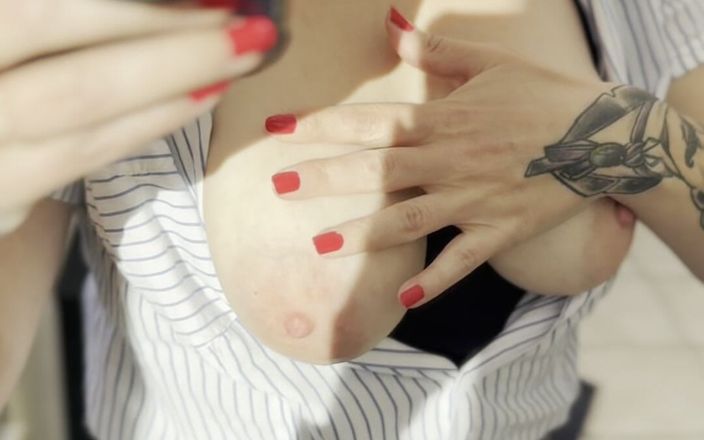 DouceLuxure: Mes Gros Seins Naturelle De MILF