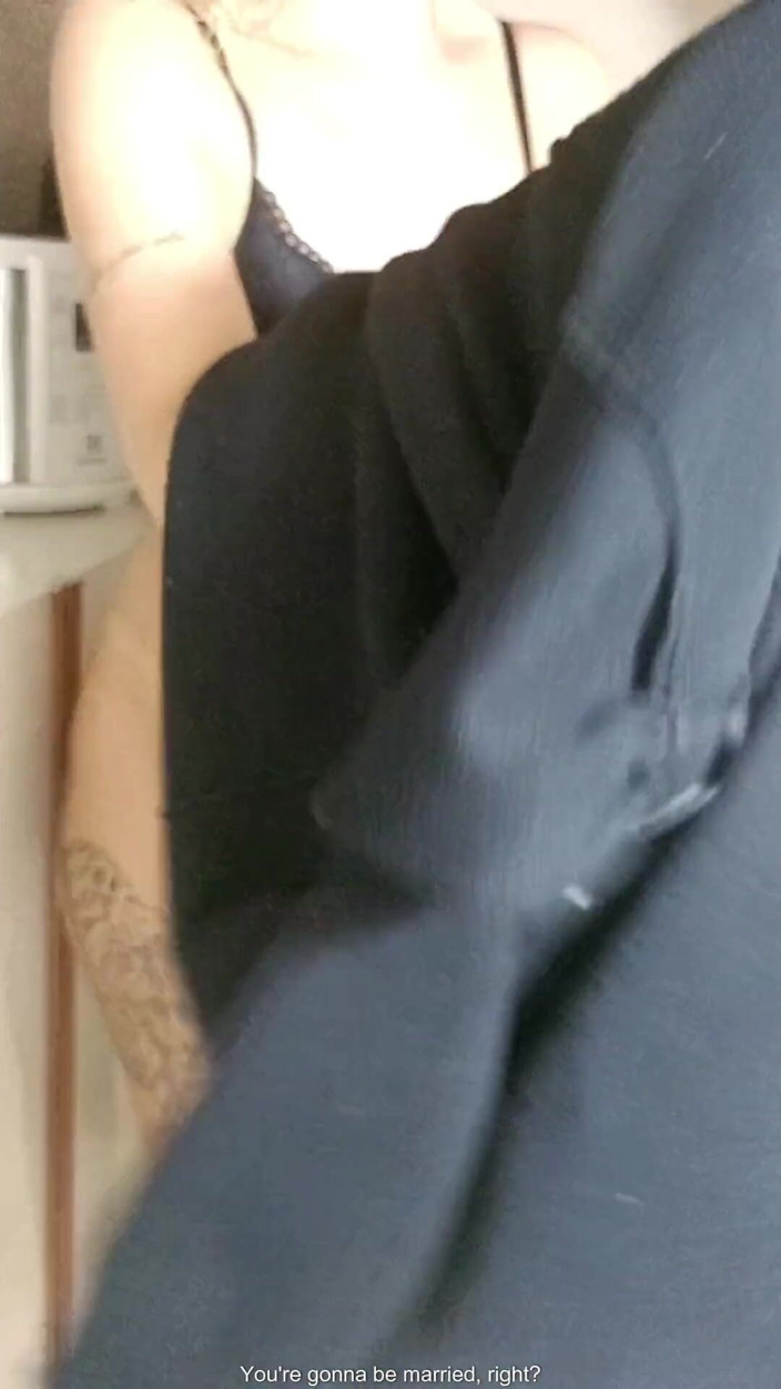 Gabi SweetCouplesStories: Uprawiała seks analny z sekretem barmana w spiżarni.