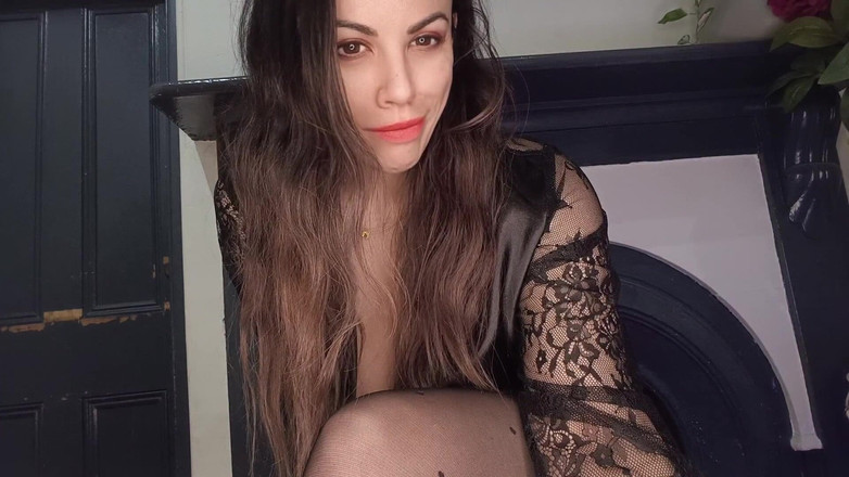 Annika Rain: Frech in Nylons