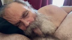 FuzzyBeardBoy: Füttert papi mit einem großen schnurrbart eine sahnige ladung