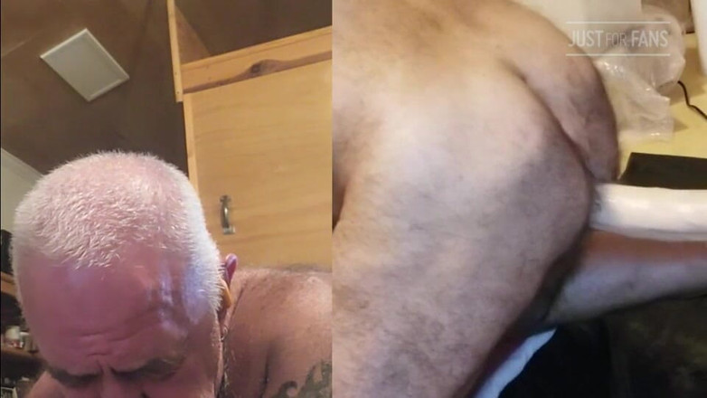 Tank4154: 젖탱이와 보지를 핥는 18세 소녀