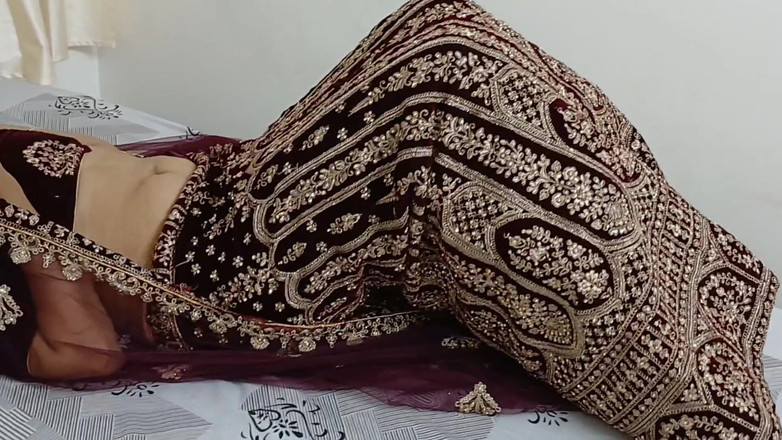 Apple Porn: Seks malam pertama pasangan india yang baru nikah