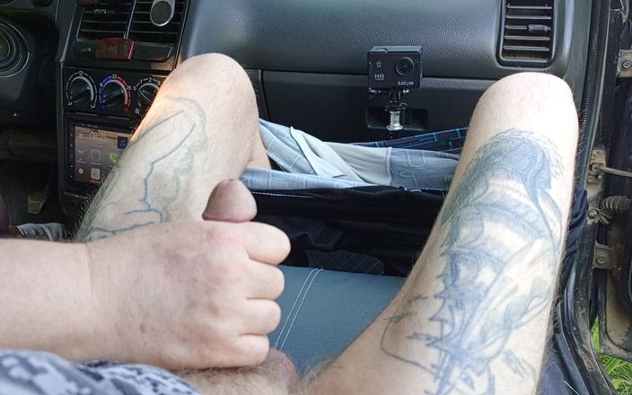 Zona901: В машине на парковке моя мачеха дрочит мой хуй, пока я не кончу