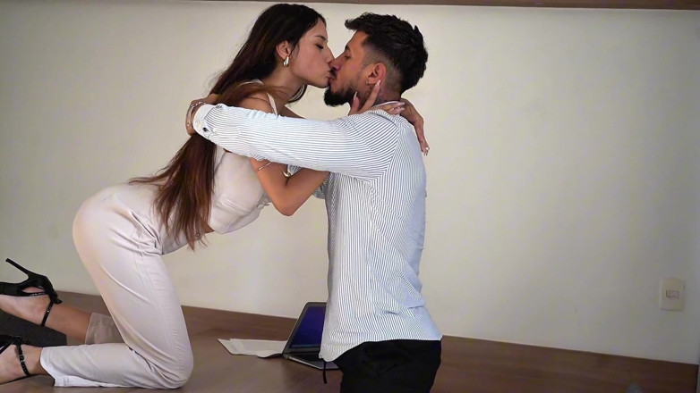 Valentino Roca TV: Analsex för denna brasilianska arbetssökande