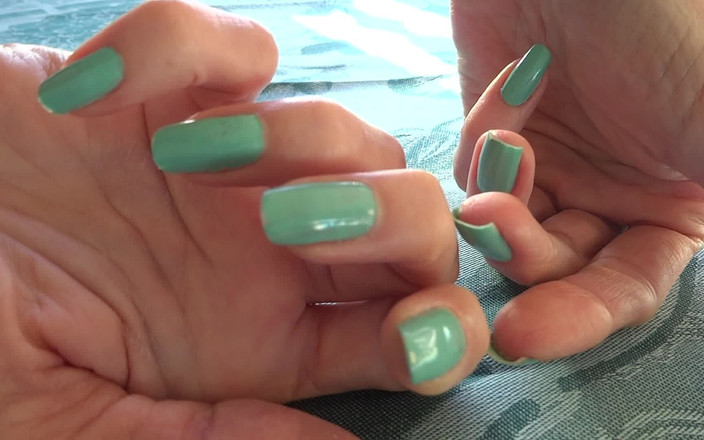 Lady Victoria Valente: नीले लंबे नाखून। प्राकृतिक नाखून