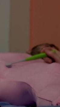 Takım elbiseli pembe john ballgagged 2'de gıdıklanıyor sürüm ayak, yarak, meme uçları, koltuk altı