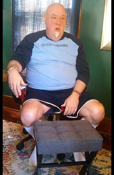 beardaddychub: 속옷 훔쳐가는 데 어려움을 겪는 스티브!