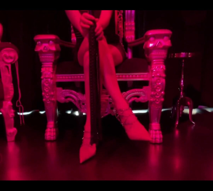 Lady Juna: Femdom Red Room