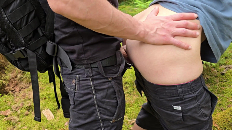 boyzxy212: Šukal jsem svou gay couru venku nejdřív hluboko v puse...