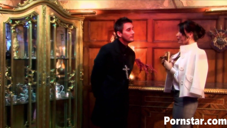 Pornstars: Lezley Zen dans une MILF fétiche baise un prêtre et...