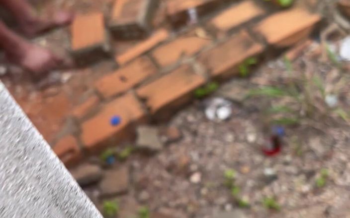 Quan Vietnam 18: Dorpsjongen betrapt op aftrekken, laat vreemdeling toekijken