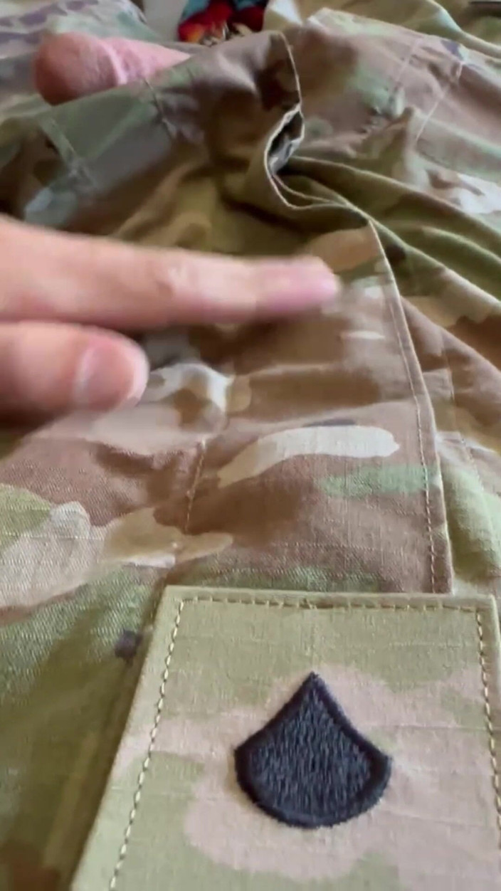 Gay Soldier Stuff: Cewek sange ini lagi asik masturbasi dan ngocok kontol sampai...