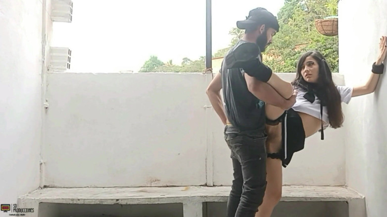 Emma vict: 私は私の熱い義理の兄弟との朝のセックスが大好きです - スペイン語のポルノ