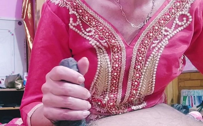 Bolly Karma: Mamă sexy excitată vrea o pulă neagră uriașă reală incredibilă
