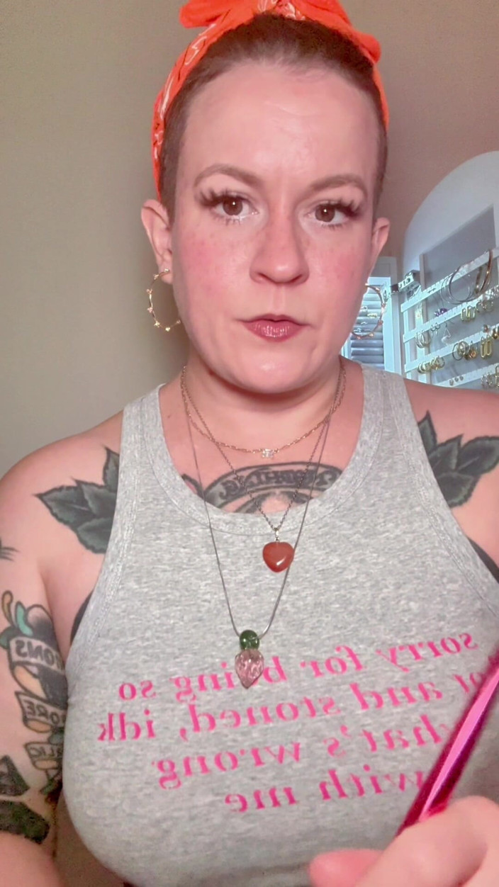 Quinn Marie: POV : ma copine se maquille pour un rendez-vous nocturne