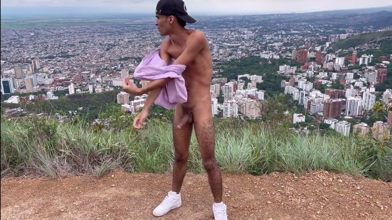 vergar4_daviid: Disfrutando de paja al aire libre