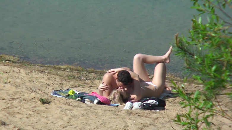 Out Sexxx: Amateur couple fucks on the beach sure about not be...