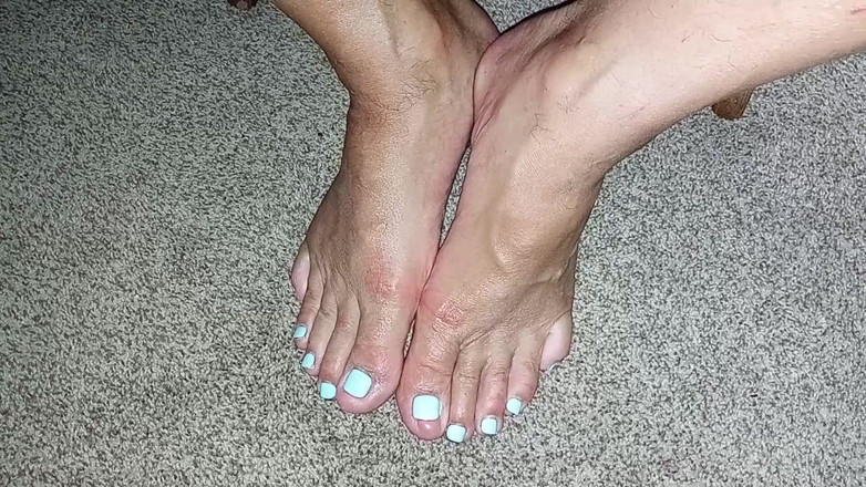 Midsouth Foot Fetish: Mostrando mi lindo pedi de hombre