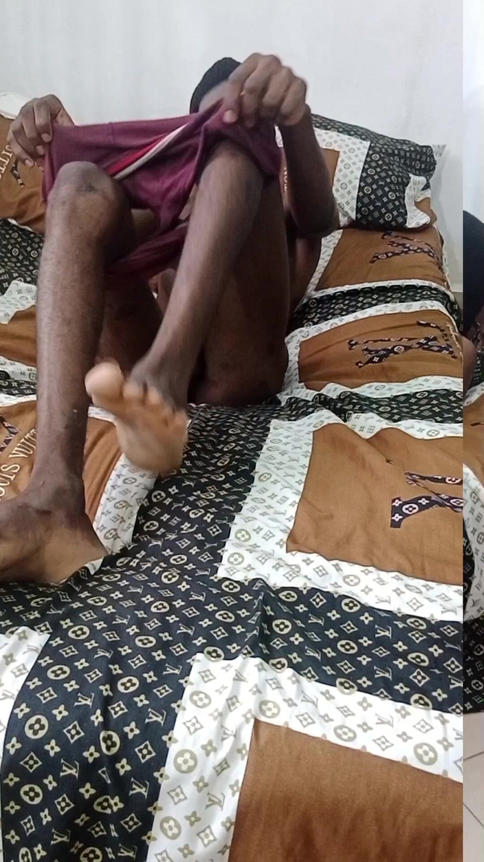 Enigmatic Buoy: 巨根のイケメンは犯されて甘やかされるのが好きです