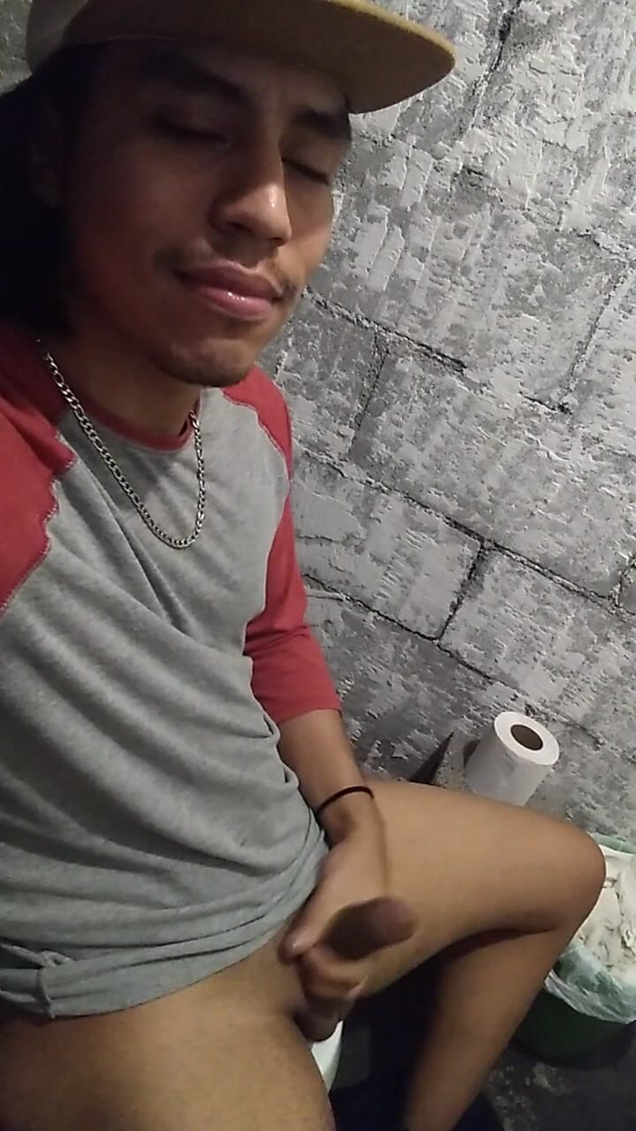 AlexAlejandro13: Ich Ziehe Meinen Schwanz Im Badezimmer Raus