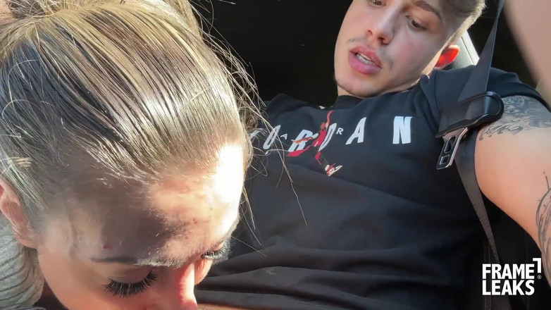 Pinko Club: 玛丽卡·米拉尼：车里口交，然后在沙发上被操羊