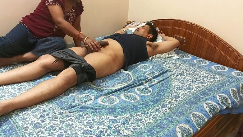 Popmini: Indiancă excitată din Bengal Bhabhi suge pula și e futută tare în...
