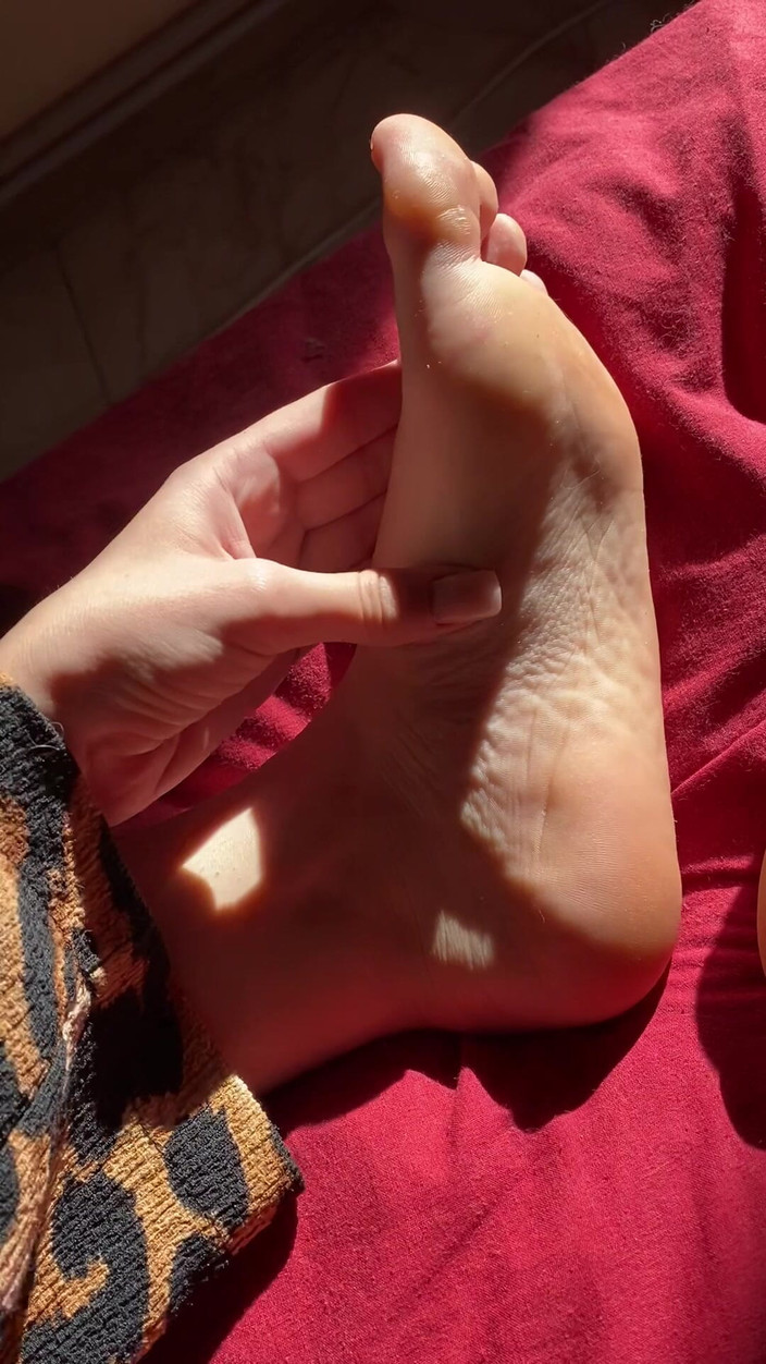 Princess Aisha: 귀여운 발과 함께하는 아침 달콤한 발!