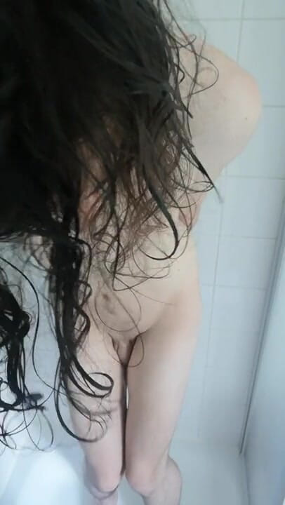 Theresa Si: Theresa Si sissygasm onder de douche