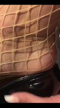 Louboutin bota se roztáčí. Klasická černá. Klasický bezstarostný styl.