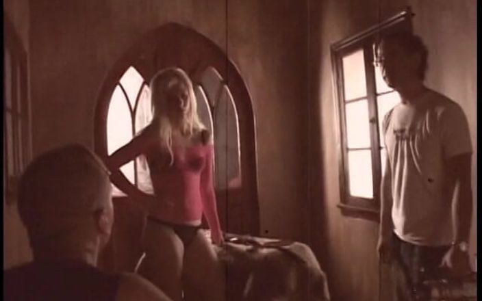 Porncentro: Дивіться вирізані епізоди з дорослого DVD "недисципліновані повії"