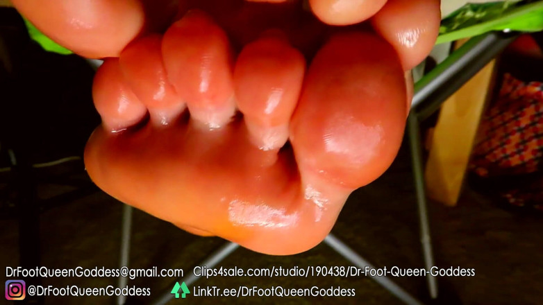 Dr. Foot Queen Goddess: Розтирання мокрої масляної підошви