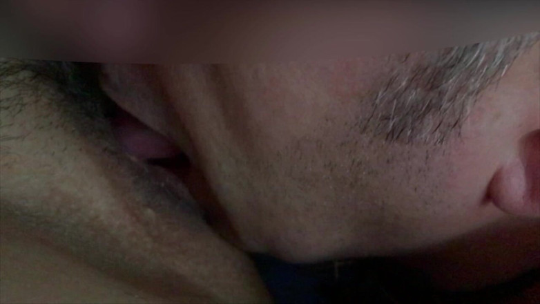 Lucky70: Ein saftiges muschilecken endet in einem intensiven orgasmus