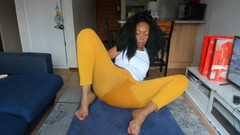 AnalEbony: レギンス姿で潮吹き