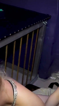 MILF slabă Sophie - Gangbang cu plasă și creampie-uri