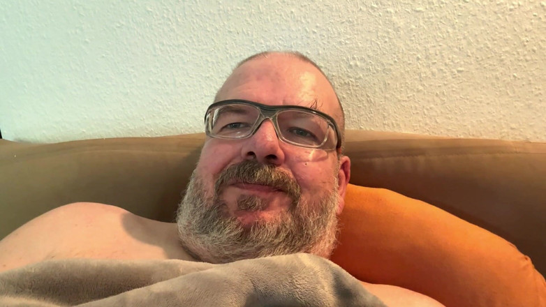 Buxte extreme: I Inflate My Scrotum, with Electrical Stimulation!